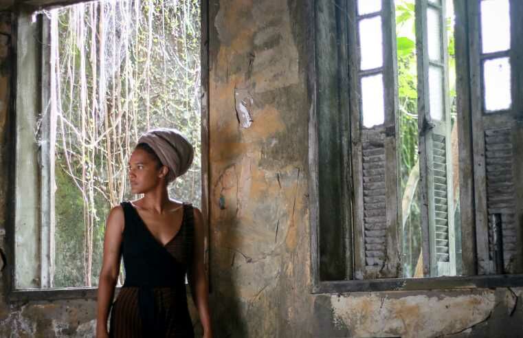 Em formato online, Jéssica Barbosa estreia o espetáculo “Em busca de Judith”
